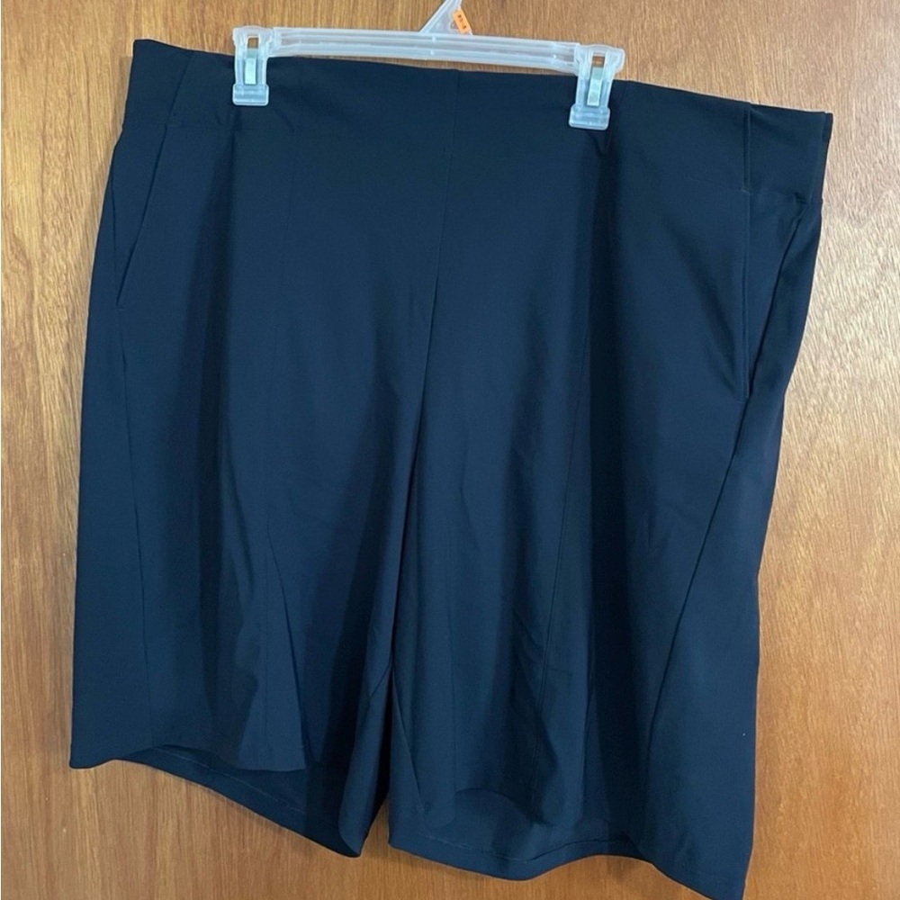 Athleta Cosmic Bermuda walking shorts